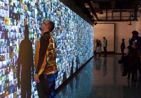 La grande videoinstallazione di Christopher Baker Anno nuovo, spazio nuovo. La Saatchi Gallery di Londra inaugura una “screening room”, solo per film e video