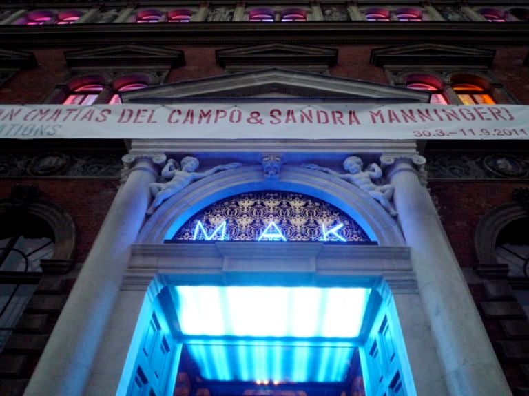 MAK – Accesso principale Stubenring Colpi di scena a Vienna per la saga del “malversatore” Peter Noever. Il direttore del museo MAK cacciato con disonore, ma le indagini…