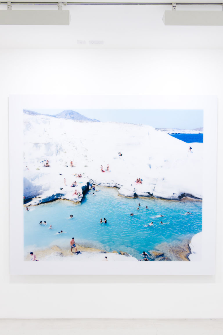 Massimo Vitali Brancolini Grimaldi Londra 11 Bianco Vitali. Abbacinanti e metafisici paesaggi alla conquista di Londra, ecco le immagini della personale da Brancolini Grimaldi