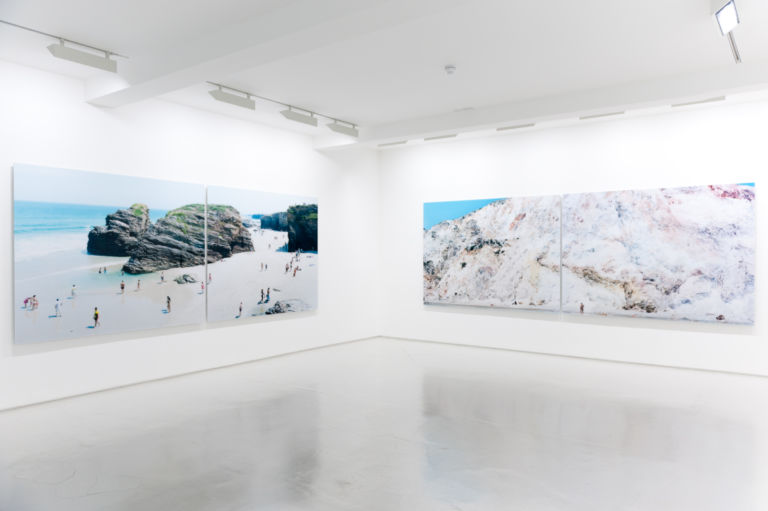 Massimo Vitali Brancolini Grimaldi Londra 7 Bianco Vitali. Abbacinanti e metafisici paesaggi alla conquista di Londra, ecco le immagini della personale da Brancolini Grimaldi