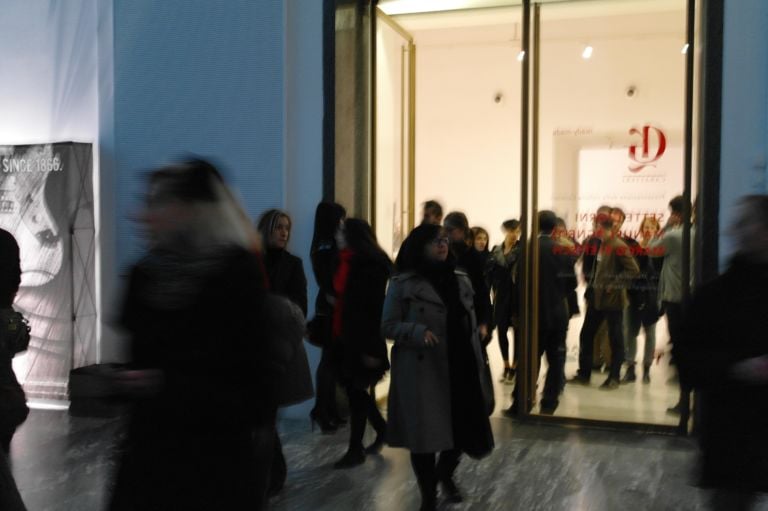Milano Triennale presentazione libro Sette Giorni 15 Libri d’artista a ritmo di Indie Rock. Alla Triennale di Milano si presenta la nuova collana Caratteri, e la colonna sonora è degli Afterhours. Ecco la nostra fotogallery