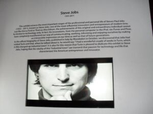 Preferisco Microsoft, ma glorifico Apple. La Steve Jobs collection di Mr BasicNet Marco Boglione va in mostra a Torino (in attesa di farne un Museo?)