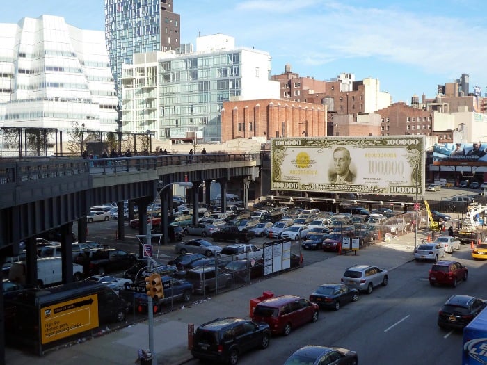 Una banconota da centomila dollari? Esiste, e ora ha anche il suo monumento. John Baldessari a New York per l’High Line Art Program