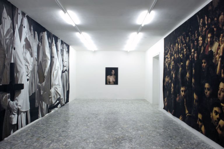 CH 2011 Veduta parziale della mostra 1 Galleria Artiaco foto Francesco Squeglia Coesistenza e superficie