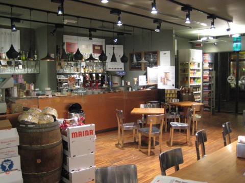 Eataly Bologna Bologna Updates: solo novità nella lista di Artribune dei ristoranti da provare durante Arte Fiera. Due consigli a Bologna, uno in periferia e uno a Modena. Dove oggi si può mangiare da Massimo Bottura con 7 euro...