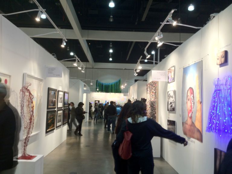La Art Show 10 Los Angeles Updates: atmosfera formale, stand più rassicuranti, il classico clima “da fiera” si trova ad LA Art Show