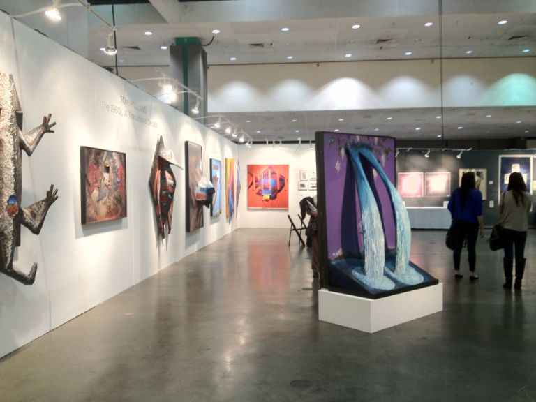La Art Show 9 Los Angeles Updates: atmosfera formale, stand più rassicuranti, il classico clima “da fiera” si trova ad LA Art Show