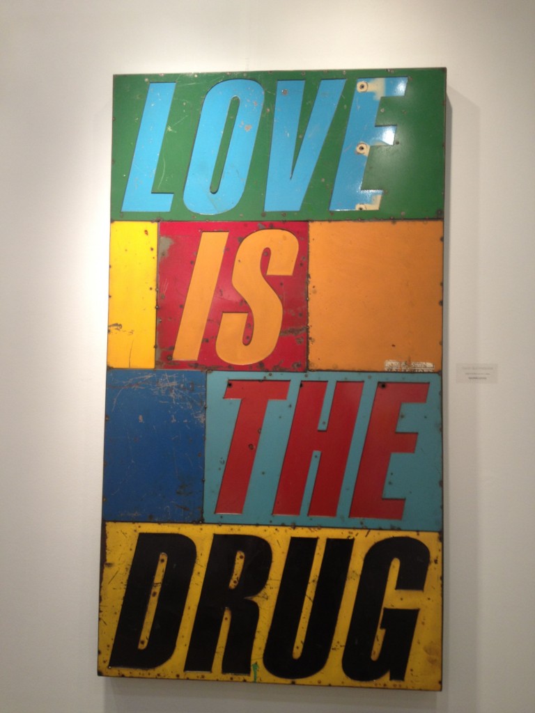 La Art Show lettering in metallo David Buckingham Los Angeles Updates: Damien Hirst si alterna a Renoir e Monet, corridoi pieni a LA Art Show. Ma è nel Contemporary che Los Angeles può creare un’alternativa alla East Coast