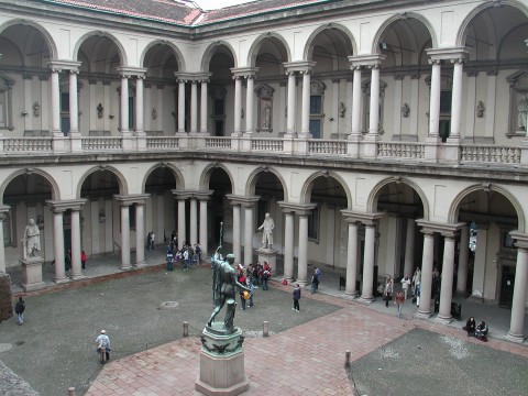 Milano brera cortile Sul precariato degli artisti e altre storie