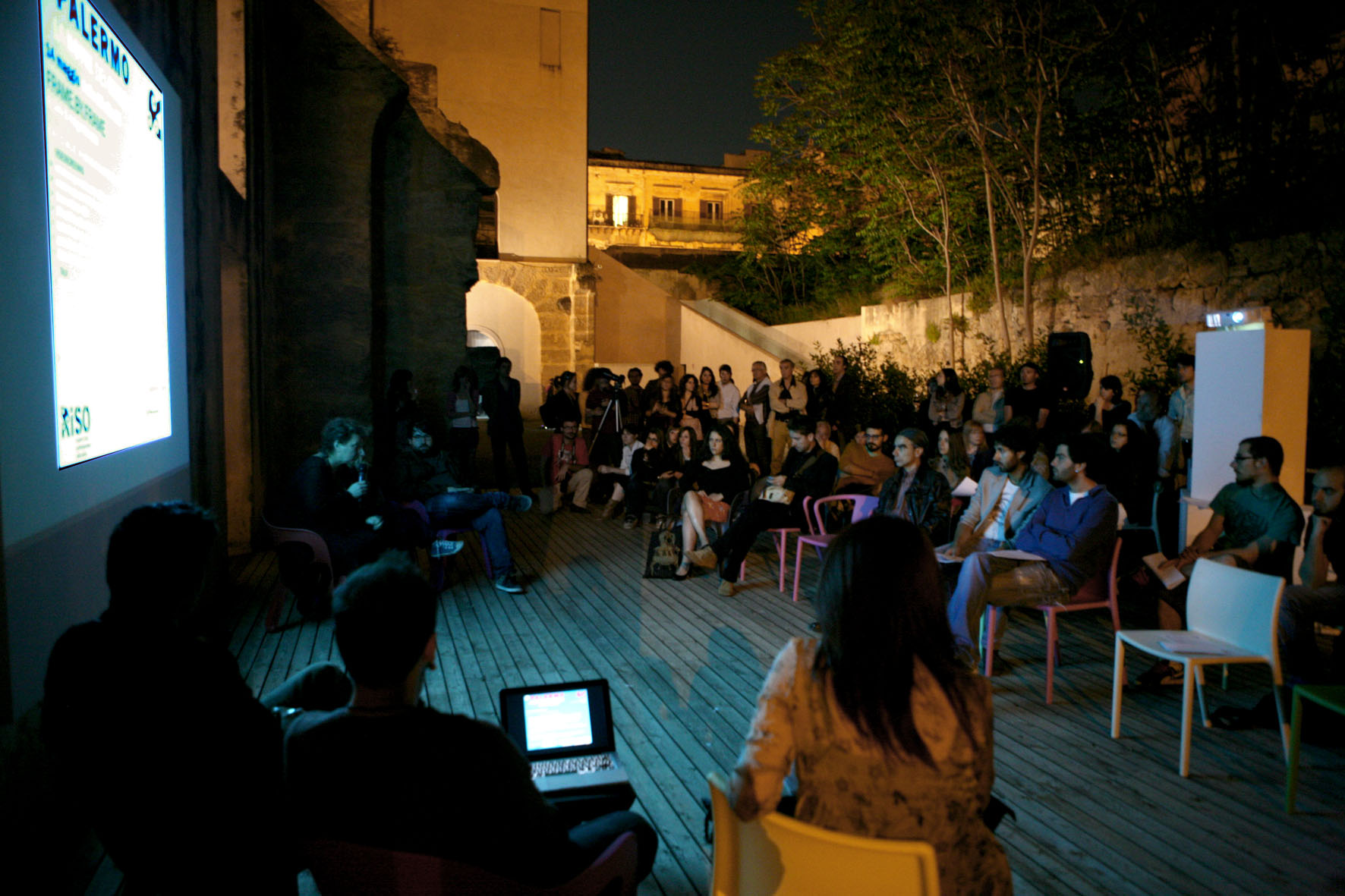 Un talk all’aperto al Museo Riso, nell’ambito di Frame By Frame – Notte dei Musei 2011 – photo Fabio Sgroi