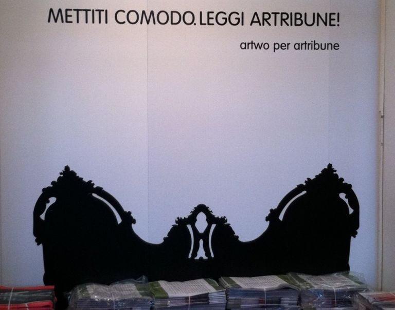 stand Artribune 1 Mettetevi comodi. Ma soprattutto cercate lo stand Artribune ad Arte Fiera, sono tante le sorprese che vi attendono. Ecco qualche immagine per individuarlo prima