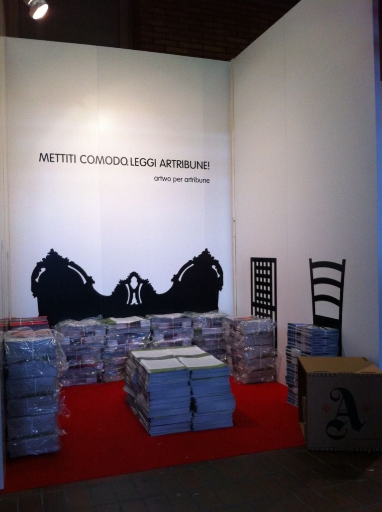 stand Artribune 3 Mettetevi comodi. Ma soprattutto cercate lo stand Artribune ad Arte Fiera, sono tante le sorprese che vi attendono. Ecco qualche immagine per individuarlo prima