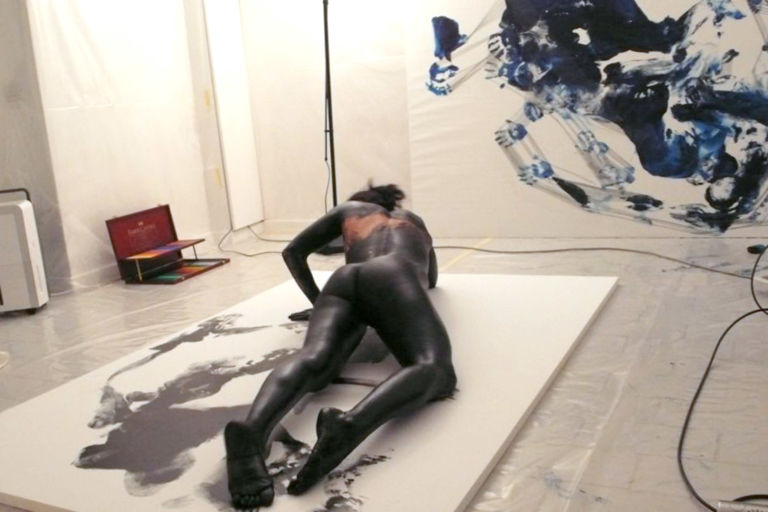 15 Juliana CERQUEIRA LEITE body print Courtesy Galleria Lorcan ONeill Roma.JPG Un passo avanti e uno indietro