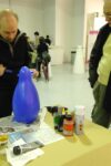 Affordable Art Fair performance 5 Affordable Art Fair Updates: pizza allo stand Lago? No, è una performance del gruppo Fooda. E ci sono anche i pinguini “solidali”…