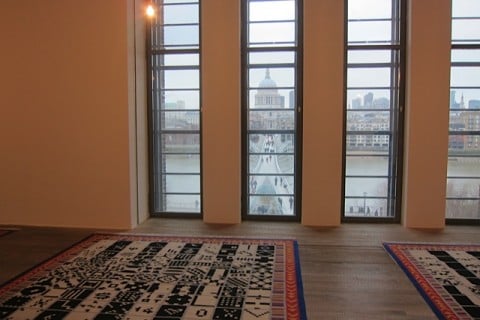 Alighiero Boetti Alternando da uno a cento e viceversa 1993 Neanche è inaugurata e noi ve la facciamo vedere tutta. La supermostra di Boetti alla Tate di Londra in 35 minuti di filmato