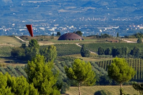 Arnaldo Pomodoro Cantina Lunelli Bevagna 6 Cantine di design? No, cantine d'arte. Un Pomodoro abbinato al Sagrantino di Montefalco? Pronto in Umbria il progetto dell’artista per la famiglia Lunelli