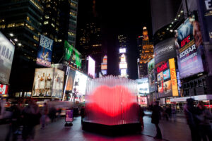 San Valentino ad arte vol. 3: New York? Ha un cuore danish. A Times Square l’installazione touch-sensible dell’imprevedibile Bjarke Ingels