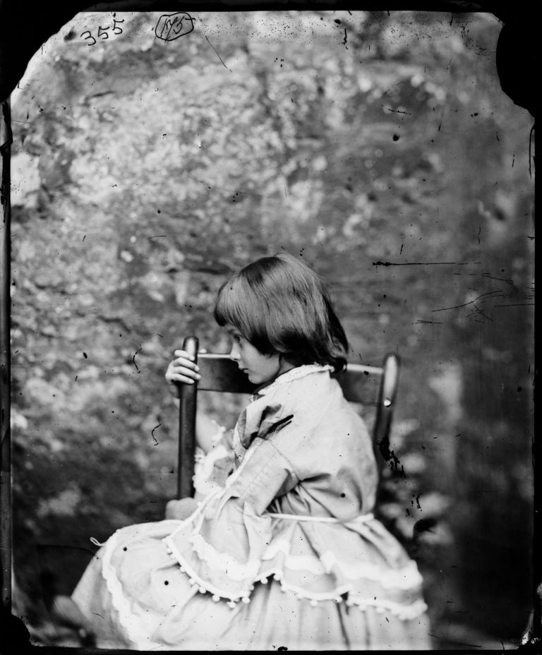 Charles L. Dodgson Alice Pleasance Liddell estate 1858 Alice Pleasance Liddell Summer 1858 Mart in salsa british: al fianco del Postmodernismo, da Liverpool arriva la mostra che mette gli artisti davanti ad Alice nel paese delle meraviglie. Tutte le foto, su Artribune