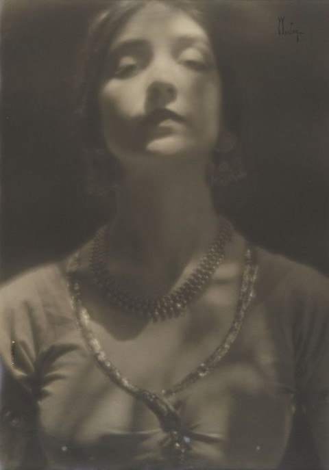 Edward Weston Portrait of a Woman 1916 Obiettivo primavera. Phillips de Pury a New York sceglie la fotografia. Un corpus di grandi classici va all’incanto il prossimo aprile