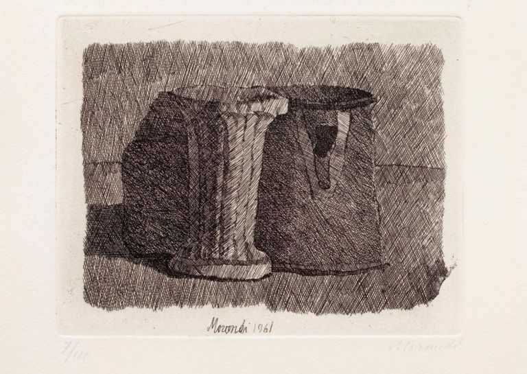 Giorgio Morandi Piccola natura morta con tre oggetti 1961 acquaforte su rame 123 x 157 cm Modena collezione privata © Giorgio Morandi by SIAE 2012 I Morandi di Big Luciano. Vanno in prestito al museo bolognese le opere che il tenore si portava dietro per i teatri di tutto il mondo