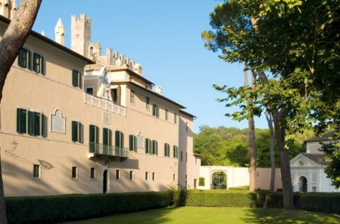 Il Castello di Torre in Pietra alle porte di Roma Il professor Carandini fa domanda per i fondi pubblici sui restauri del suo maniero e si risponde da solo? Ma no, sul Castello di Torre in Pietra è la solita dietrologia italiana