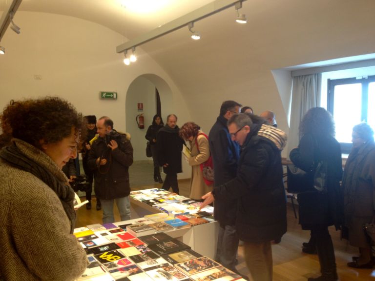 Il bookshop Chiccera, e cosa si vedeva. In real time da Catanzaro, il foto-video-blitz di Artribune alla mostra Corpo Elettronico, nel Complesso del San Giovanni