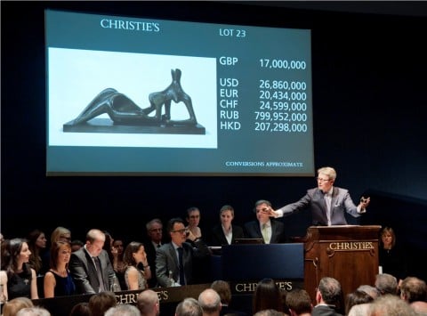 Il momento dellaggiudicazione record di Moore Mirò e Moore in orbita da Christie’s, parte con una pioggia di record la settimana delle aste londinesi