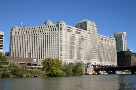 Il palazzo del Merchandise Mart di Chicago Fiere che chiudono. I soliti disastri italiani? No, è la crisi made in USA. Anche Art Chicago rischia il the end