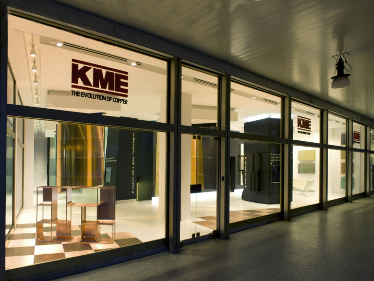 KME showroom external view1 La riscoperta del rame. A Milano apre lo showroom dedicato di KME. Dall’architettura al design, il metallo dalle mille qualità