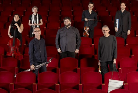 Lensemble Sentieri Selvaggi1 Triennale in “festa”, per il prossimo Design Week. Una grande performance musicale mette insieme suonatori improvvisati e musicisti professionisti. Ad aprile, Milano è “mobile”…