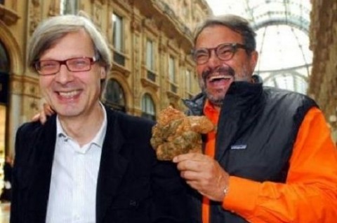 Oliviero Toscani e Vittorio Sgarbi foto vip.it Lo Strillone: Merrill Lynch restaura Leonardo su Il Giornale. E poi Tomaso Montanari Vs. Andrea Carandini, Il Cairo del post-Mubarak, Oliviero Toscani attacca Sgarbi…