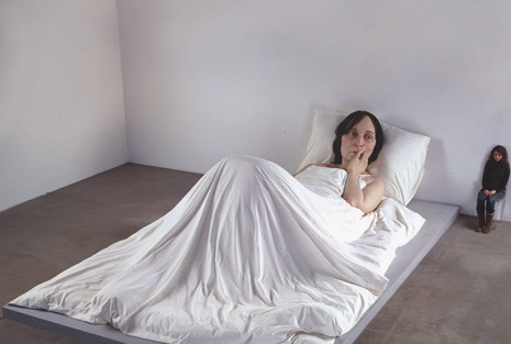 Art Digest: Anche la Whiteread corre alle Olimpiadi. Maurizio Cattelan: App. Que viva Ron Mueck