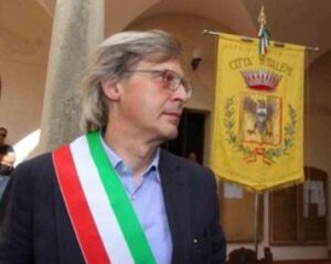 AAA cercasi impiego, anche part-time. Presunte infiltrazioni mafiose, Sgarbi si dimette da sindaco di Salemi. E adesso che farà?