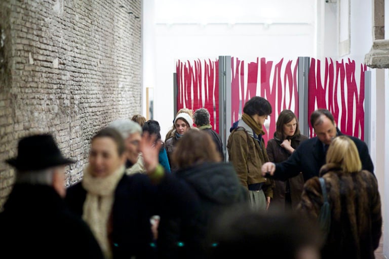 Villa Medici l’inaugurazione della mostra di Jean Marc Bustamante 9 Nuovi episodi da mettere nella casella “cose patetiche”. A Roma fa una nevicatina e chiudono tutti i musei per giorni. Ma per fortuna nella capitale non ci sono solo istituzioni italiane, a Villa Medici infatti...