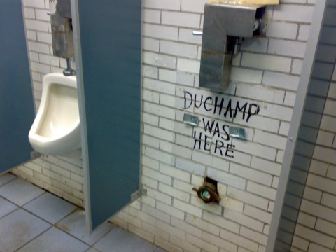 duchamp “Gli Imperdibili” della settimana. Toilet Art, gli studi degli artisti, Andy e il panino, Tanning&Ernst giocano a scacchi. E molto altro