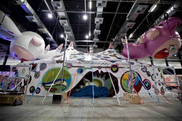 murakami11 Murakami webstar. L’artista giapponese inaugura una “gigantesca” personale in Qatar curata da Massimiliano Gioni. E per una volta il museo non fa il misterioso