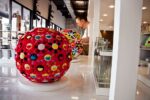 murakami15 Murakami webstar. L’artista giapponese inaugura una “gigantesca” personale in Qatar curata da Massimiliano Gioni. E per una volta il museo non fa il misterioso