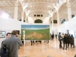 opere di Arnold Mario DallO e Jernej Forbici I grandi nomi dell'arte contemporanea al confronto col fuoco della natura. Ecco chiccera all'inaugurazione della mostra triestina. Negli spazi incredibili dell'ex pescheria