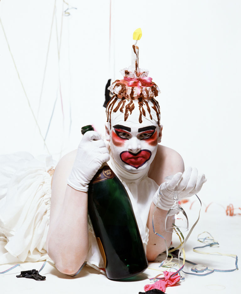 6. Johnny Rozsa Leigh Bowery photograped for a series of Christmas Card 1986. La provocazione ti fa bella