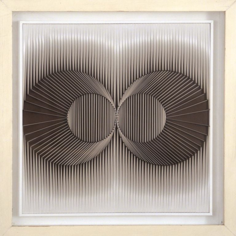 Alberto Biasi Sfortunamente lanima... 1971 rilievo in pvc su tavola 425x425cm coll. Zappe Una mostra in movimento