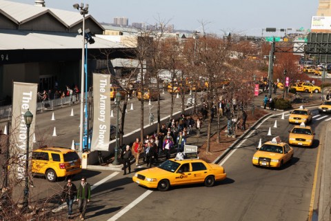 Armory Show1 Occupy Fair. Dopo i musei, le case d’asta, dopo la Whitney Biennial, il movimento prende di mira l’Armory Show. Con una contro-fiera…