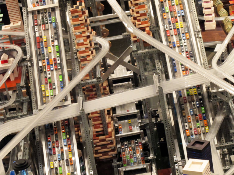 Chris Burden Metropolis II LACMA foto Marco Annunziata 5 Ma non si può starsene in pace nemmeno al museo? Al LACMA Chris Burden ricrea il casino del traffico di Los Angeles. Un'opera che doveva finire a Rivoli?