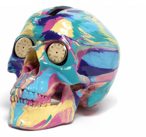 Damien Hirst The Hours Spin Skull 2009 Hirst all’incanto. Dai pois alle farfalle, senza farsi mancare qualche teschio, variopinto pure lui. Un po’ di esemplari ltd, per la nuova asta di Artcurial
