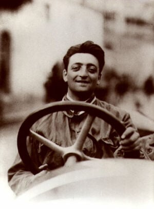 Enzo Ferrari, il papà della mitica auto da corsa, adesso ha il suo Museo. Nella natia Modena. Tutti i dettagli del progetto architettonico, firmato Jan Kaplicky