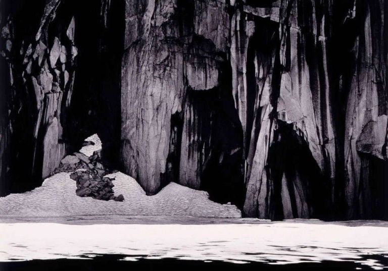 Frozen Lake and CliffsThe Sierra Nevada Sequoia National Park California 1932 Gelatin silver print. Photo courtesyTurtle Bay Exploration Park Redding CA ©Ansel Adams Chiamatelo contratto pre-collezionistico: vendo le mie foto, ma solo a chi un giorno le donerà a un museo. E anche il Getty ha il suo bravo Ansel Adams Museum Set