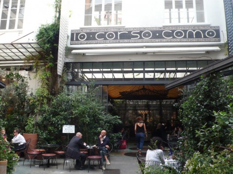 Gli spazi di relax del 10corsocomo milanese in Corso Como 10 appunto Non c’è niente da fare: è il momento della Corea. A fine mese a Seoul il nuovo store di 10corsocomo, la creatura arte-moda-design di Carla Sozzani