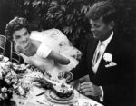 John e Jacqueline Kennedy al loro ricevimento nuziale Newport 1953 Lisa Larsen. ©Time Inc.Courtesy Forma Galleria Milano Le donne di Life, paradigma storico del gentil sesso moderno