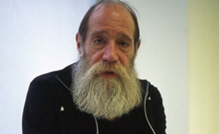 Parlando di arte dentro ad un’opera di Lawrence Weiner. A Base, Firenze, si danno appuntamento le migliori realtà indipendenti d’Italia