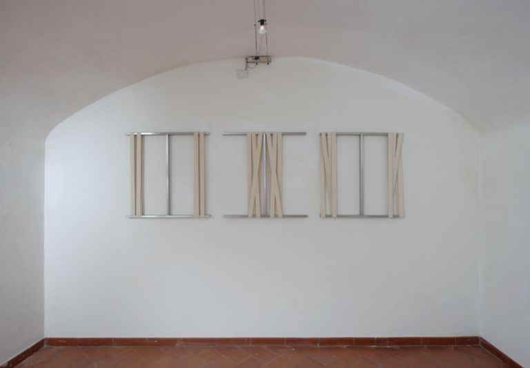Paolo Cotani La Tensione del segno. veduta della mostra. Delloro Arte Contemporanea Roma 2011 5 Cotani, il maestro del segno