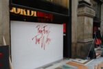 Satoboy The Wall Milano 7 Tutto qui? A Milano in Galleria si celebra The Wall dei Pink Floyd, ed a ricostruire il muro arriva una celebre Street Art crew. Ecco le foto dei Satoboy all’opera…